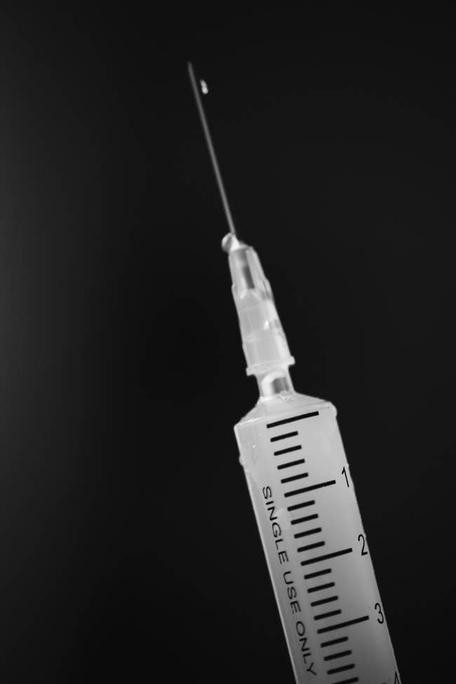 कोरोना से बचाव में कितनी कारगर है वैक्सीन? जानिए, युवाओं के लिए टीका लगवाना क्यों है जरूरी
