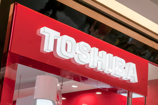 Toshiba Cuts Full-Year Profit Estimate, COO Resigns